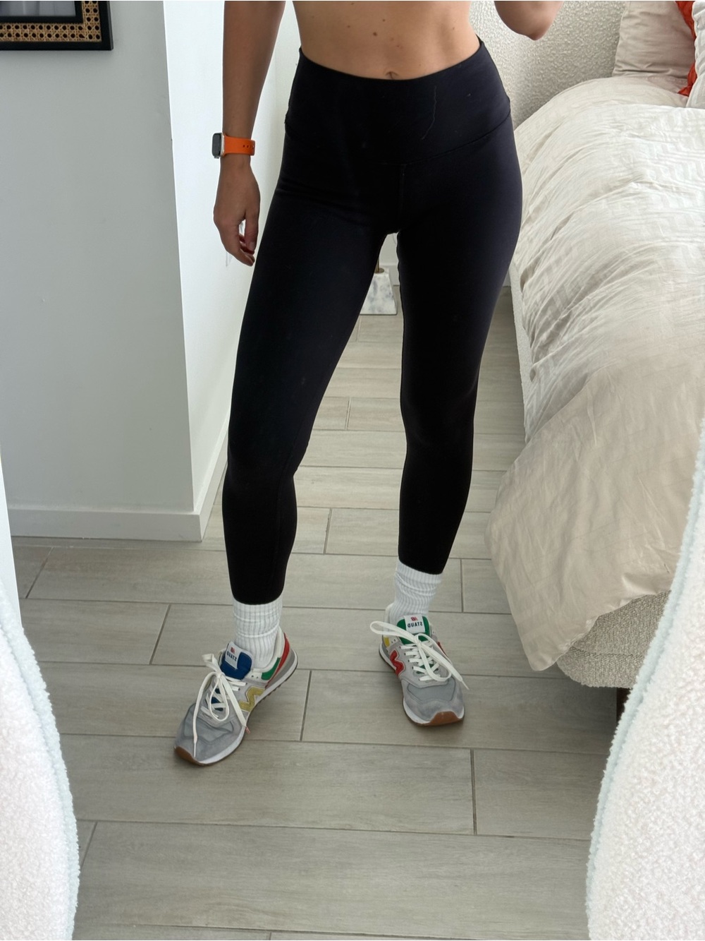 ALO Yoga High-Waist Black Leggings - Picture 2 of 7